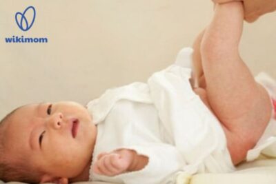 Trẻ 2 tháng tuổi bị táo bón: Tại sao trẻ chỉ bú sữa cũng bị táo bón?