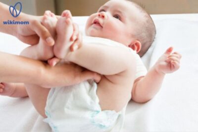 Triệu chứng trẻ sơ sinh tiêu chảy là gì?